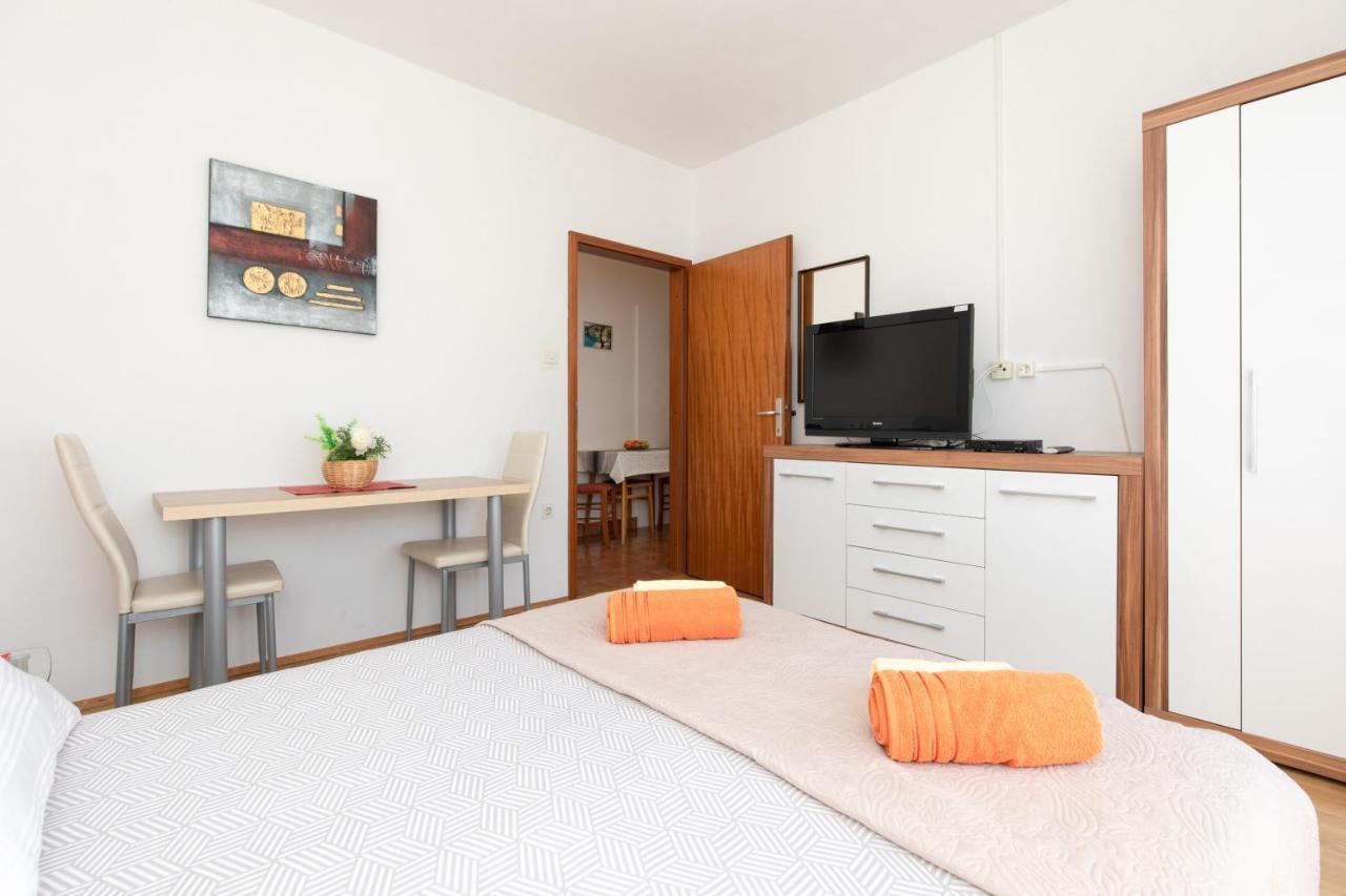 Apartmani Andrea Kornić Eksteriør billede