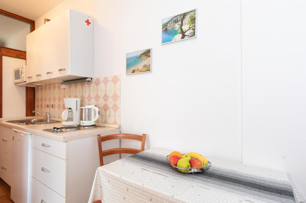 Apartmani Andrea Kornić Eksteriør billede