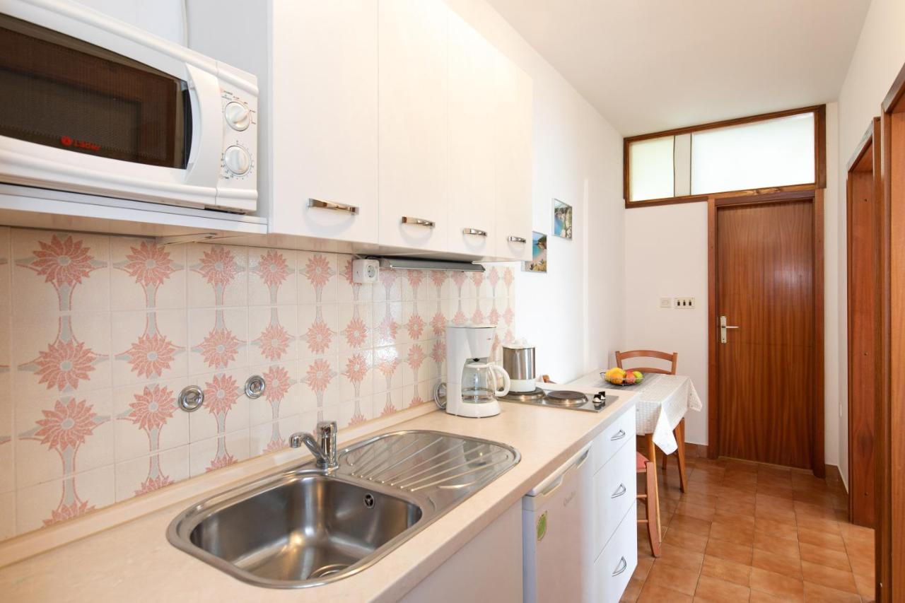 Apartmani Andrea Kornić Eksteriør billede