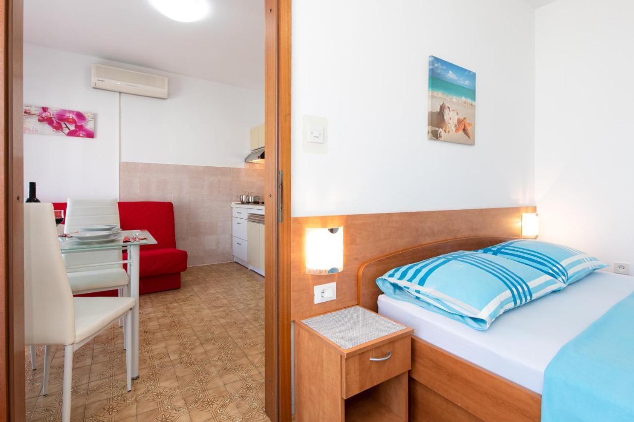 Apartmani Andrea Kornić Eksteriør billede