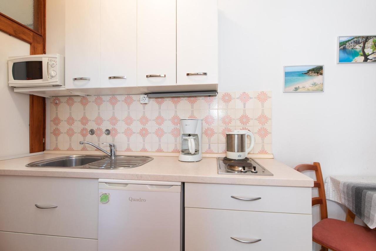 Apartmani Andrea Kornić Eksteriør billede