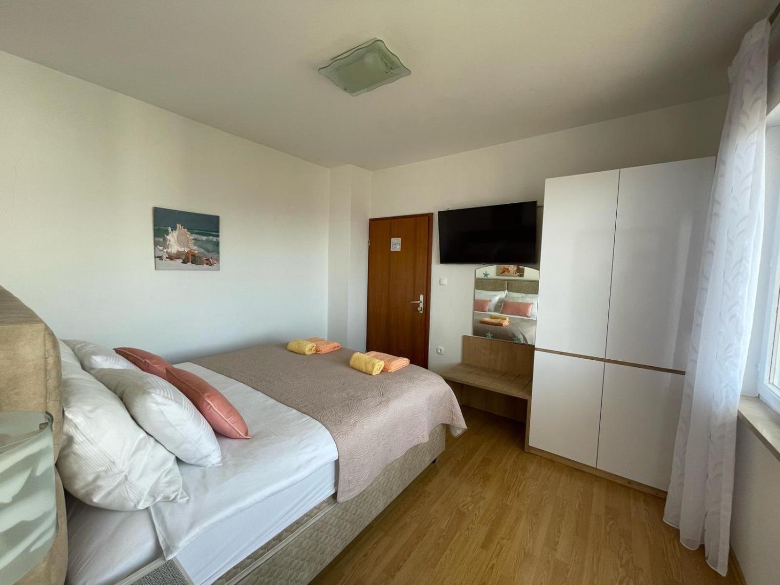 Apartmani Andrea Kornić Eksteriør billede
